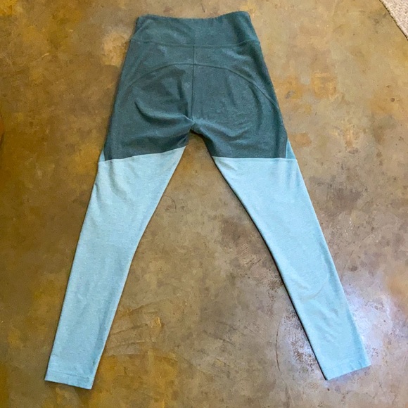 Outdoor voices OV green color block 7/8 leggings - Picture 2 of 5